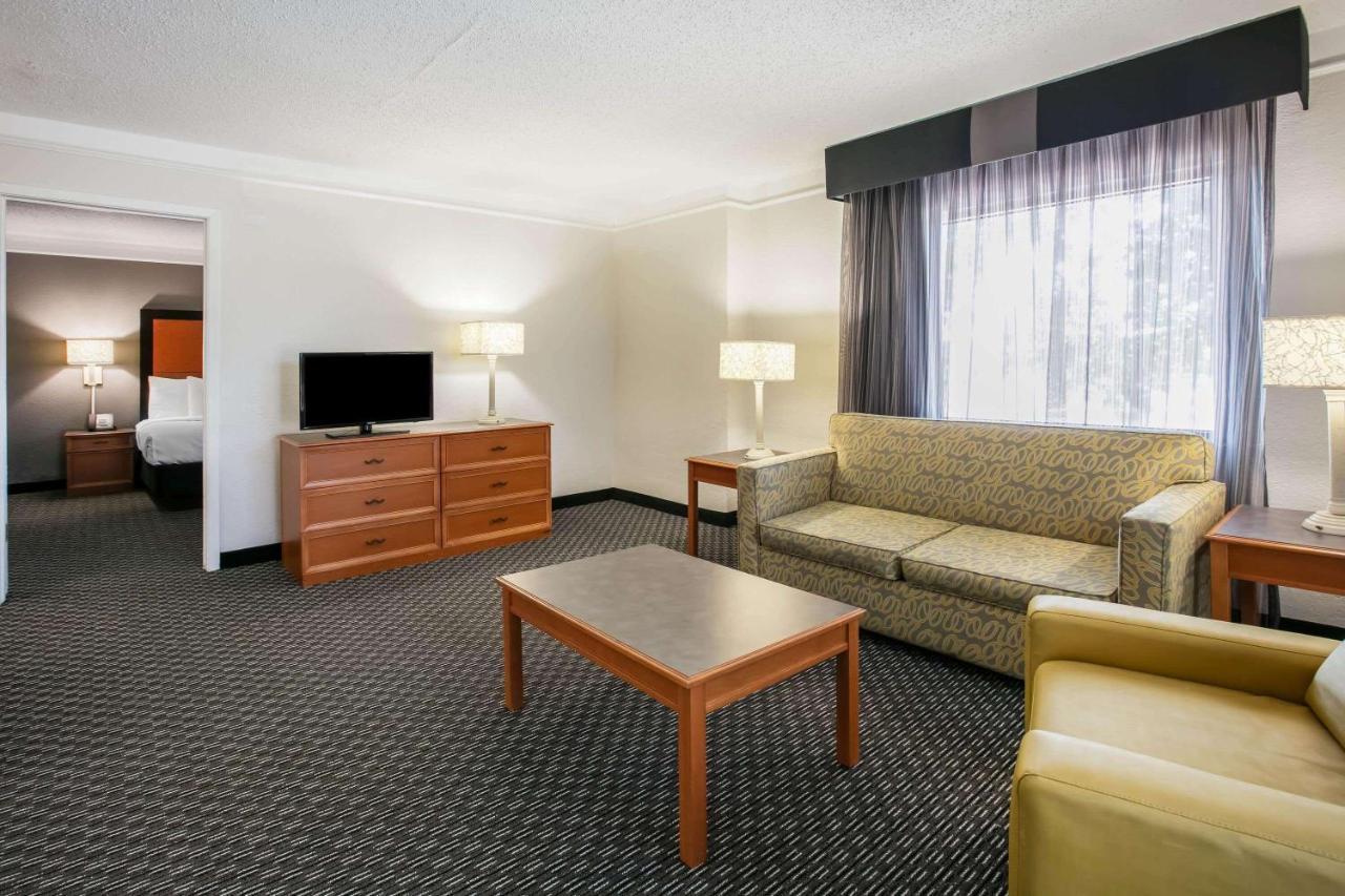 La Quinta Inn By Wyndham Dallas Uptown Zewnętrze zdjęcie