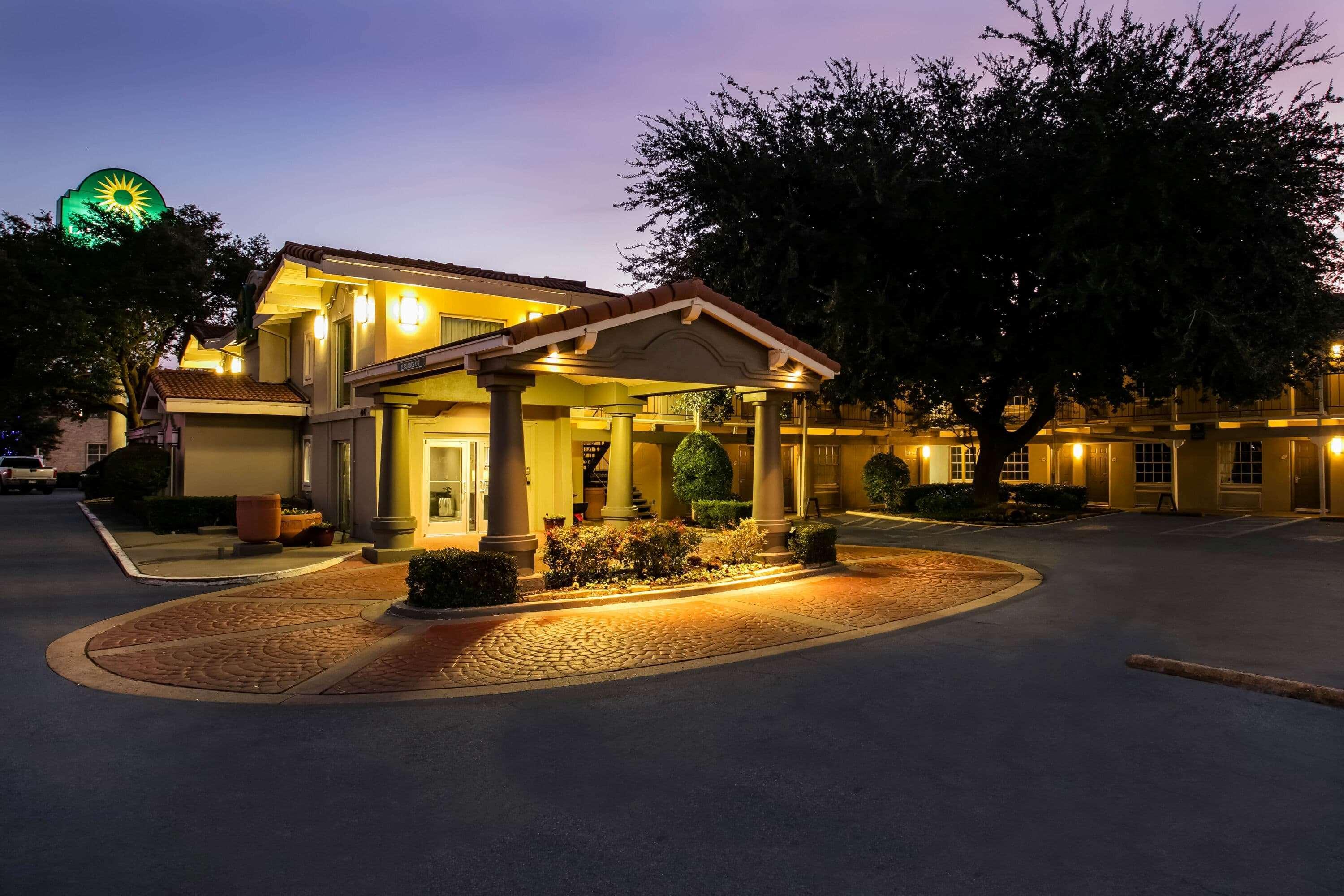 La Quinta Inn By Wyndham Dallas Uptown Zewnętrze zdjęcie