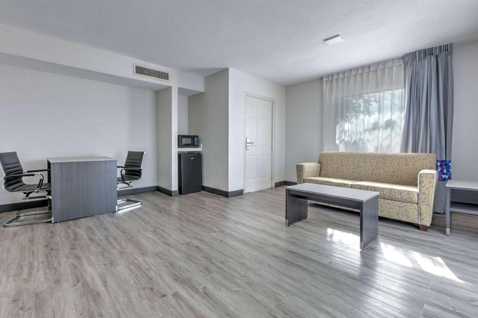 La Quinta Inn By Wyndham Dallas Uptown Zewnętrze zdjęcie