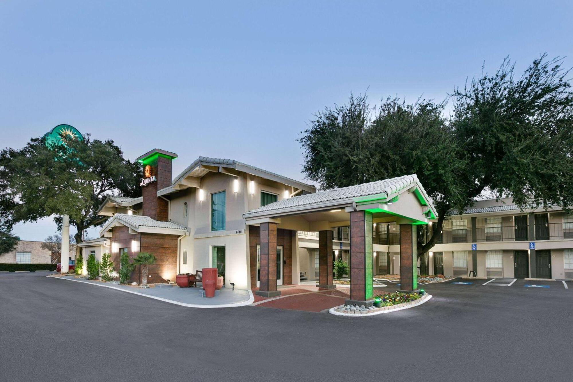 La Quinta Inn By Wyndham Dallas Uptown Zewnętrze zdjęcie