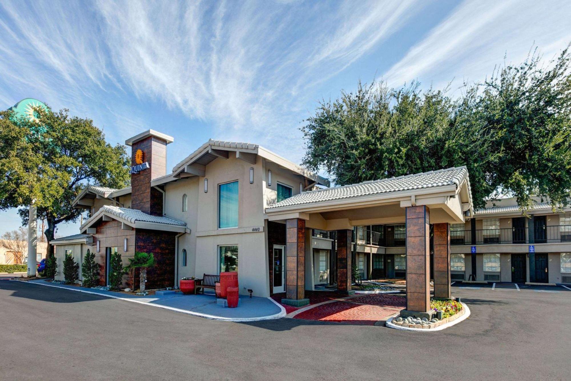 La Quinta Inn By Wyndham Dallas Uptown Zewnętrze zdjęcie