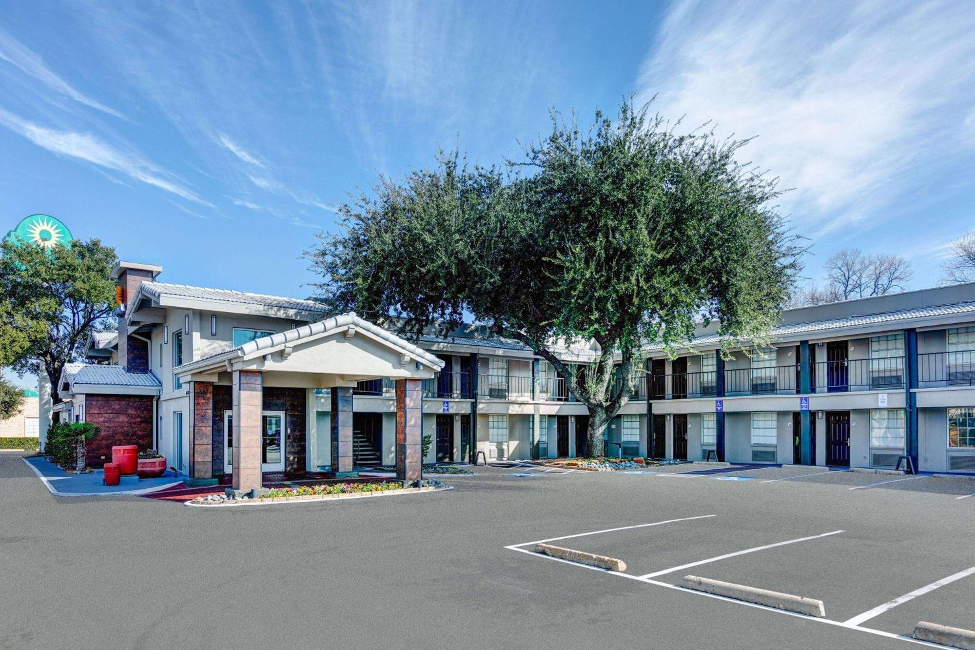 La Quinta Inn By Wyndham Dallas Uptown Zewnętrze zdjęcie