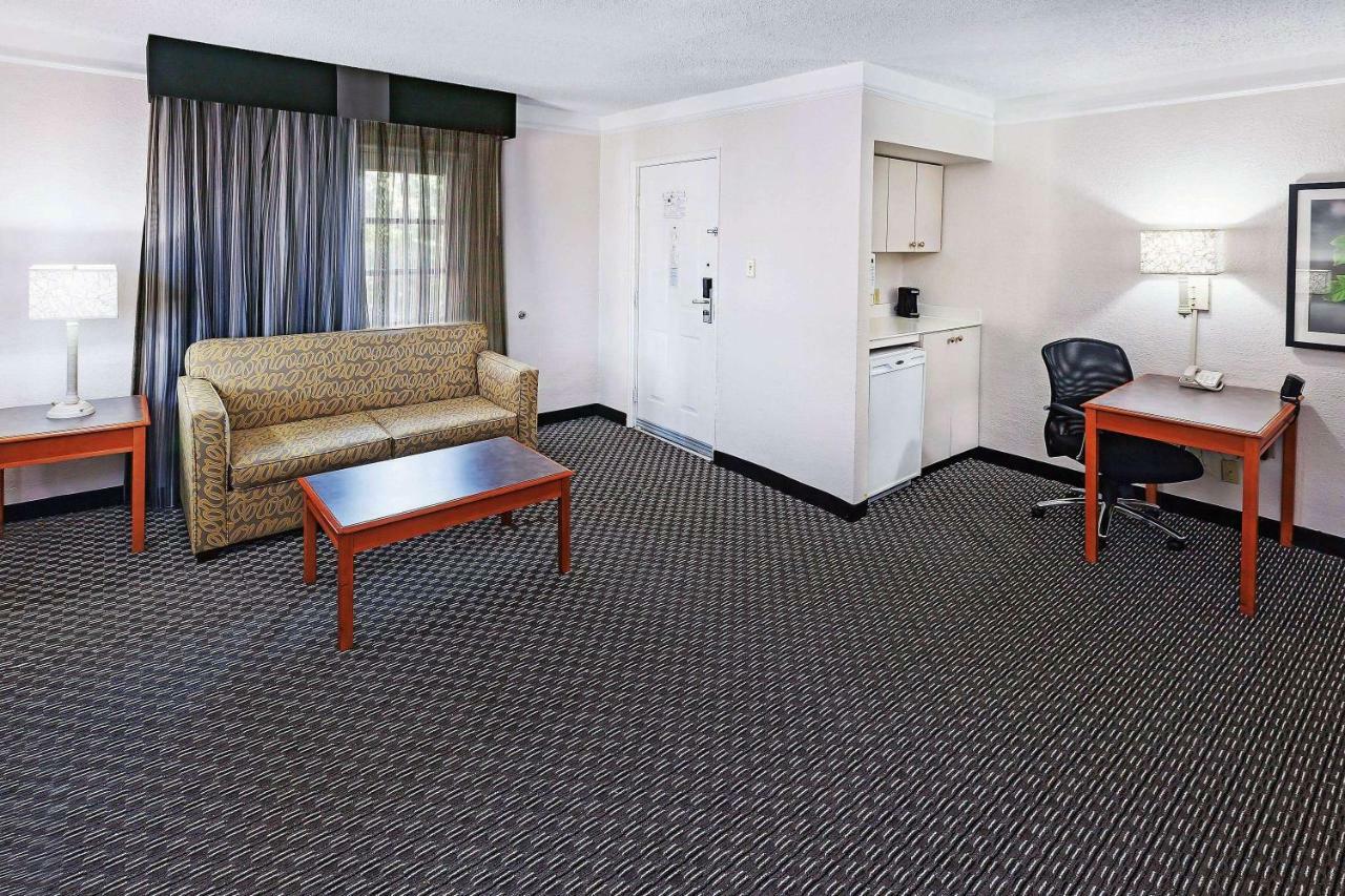 La Quinta Inn By Wyndham Dallas Uptown Zewnętrze zdjęcie